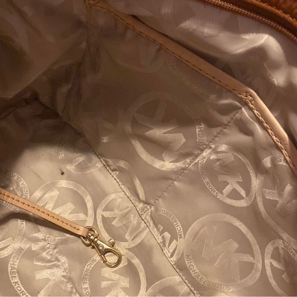 Michael Kors Shoulder Bag, 14 x 10 x 4 with 10” drop, Good Condition - Picture 13 of 13